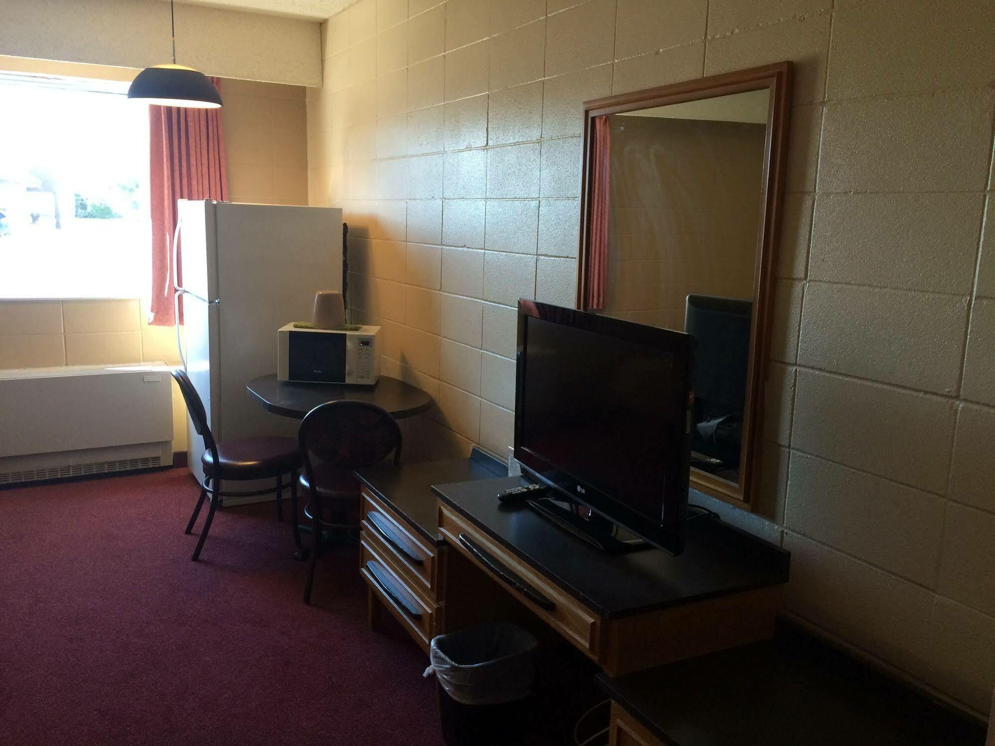 Midtown Motor Inn Bonnyville Kültér fotó