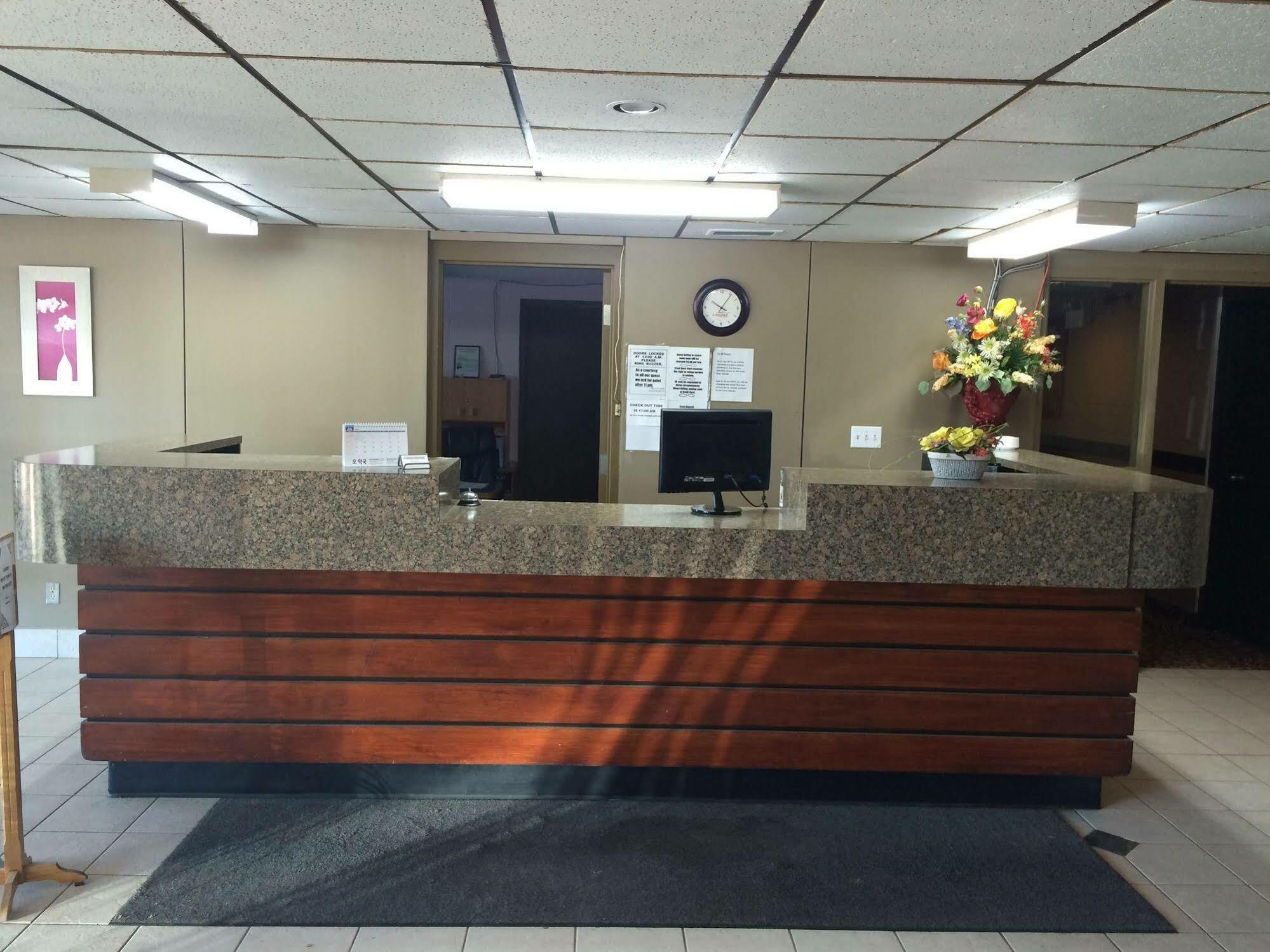 Midtown Motor Inn Bonnyville Kültér fotó