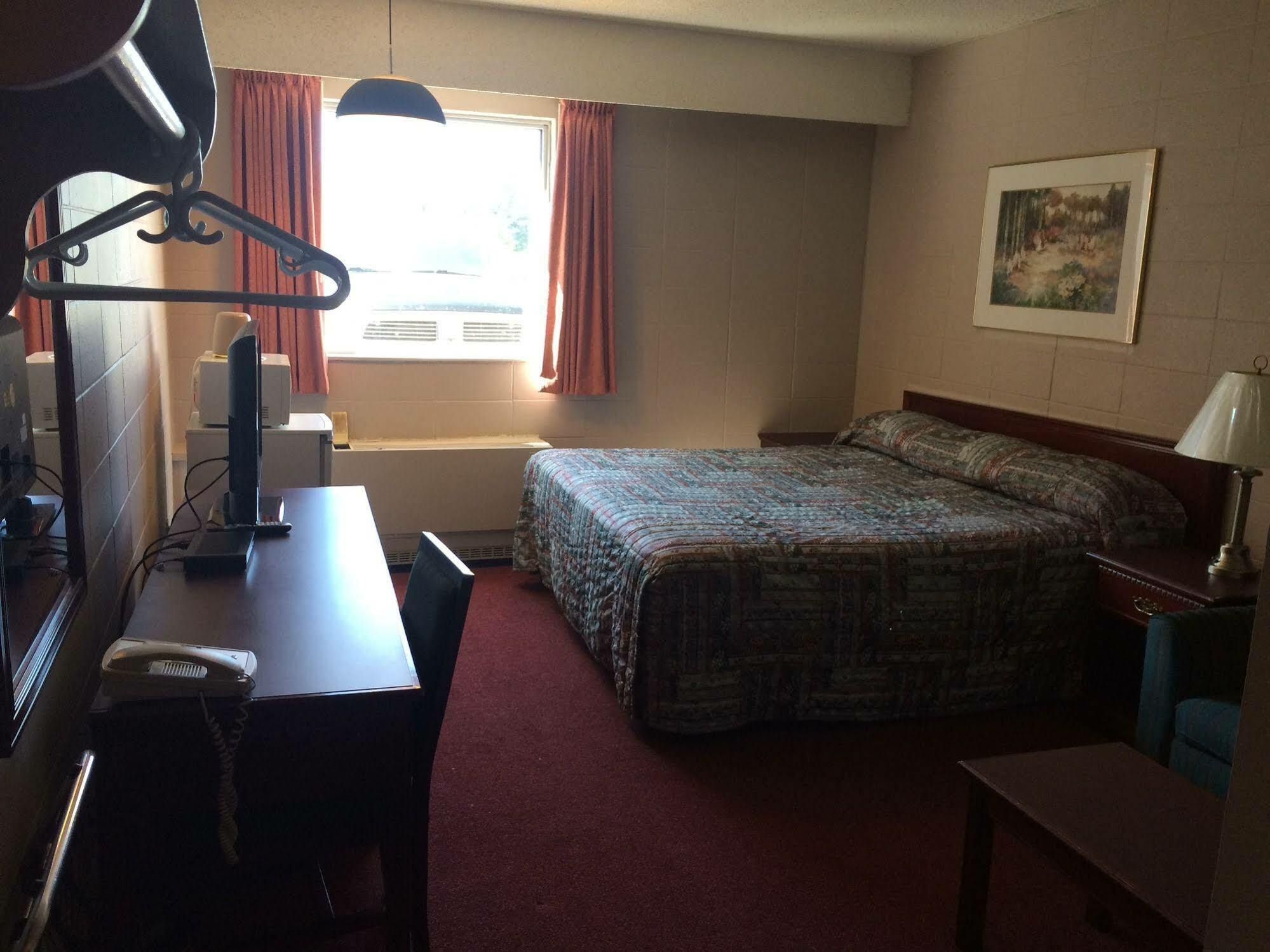 Midtown Motor Inn Bonnyville Kültér fotó