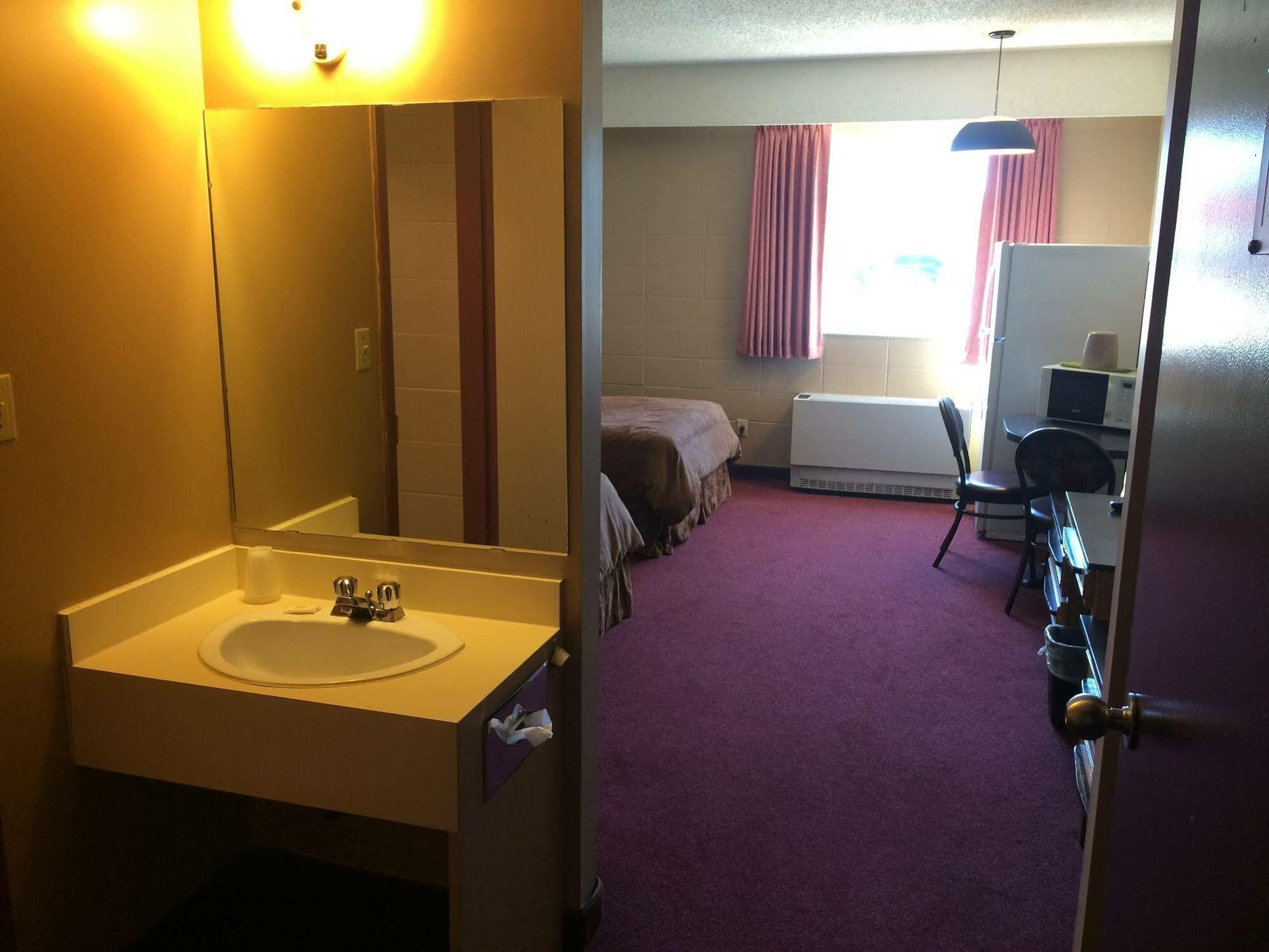 Midtown Motor Inn Bonnyville Kültér fotó