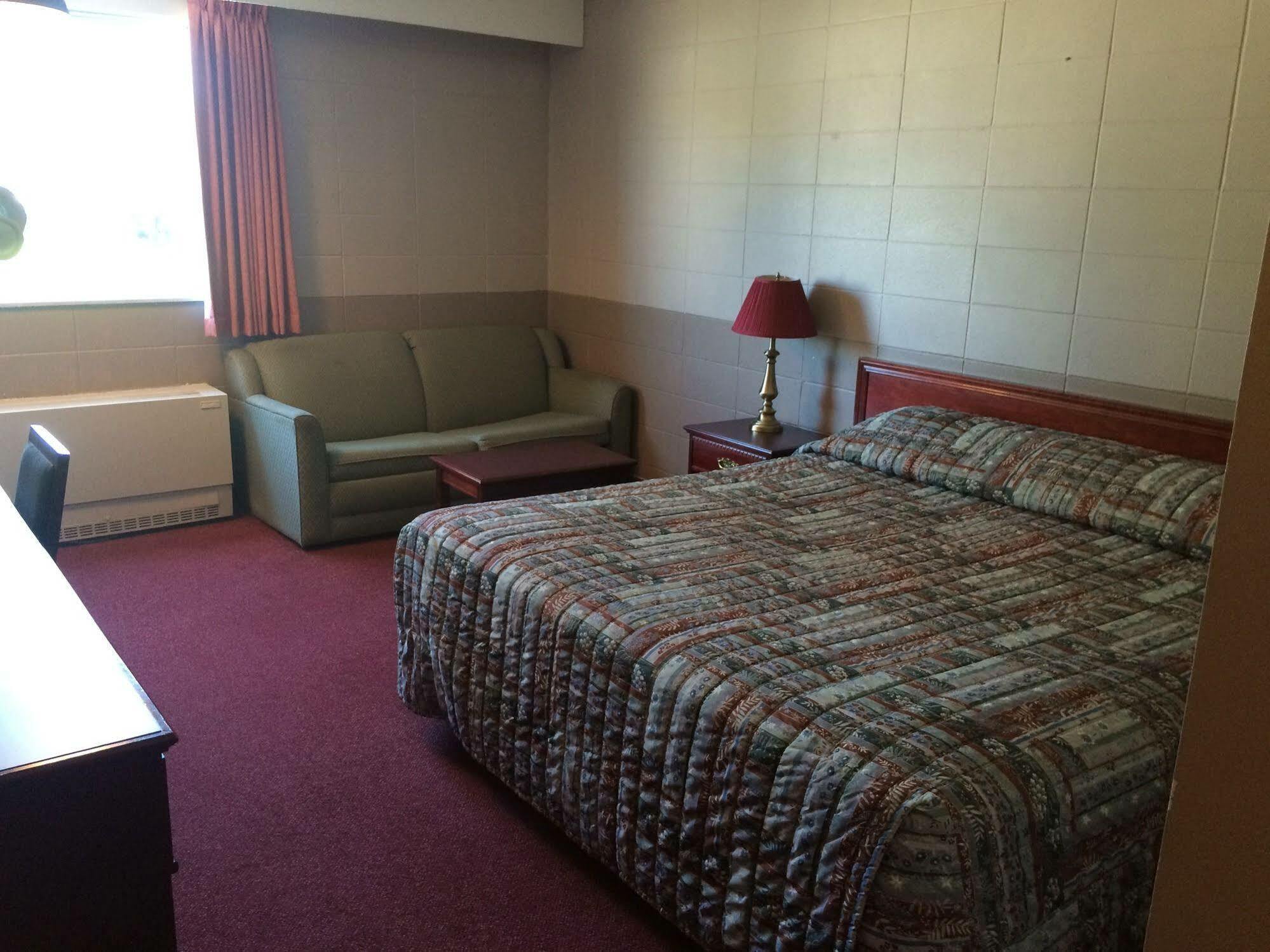 Midtown Motor Inn Bonnyville Kültér fotó