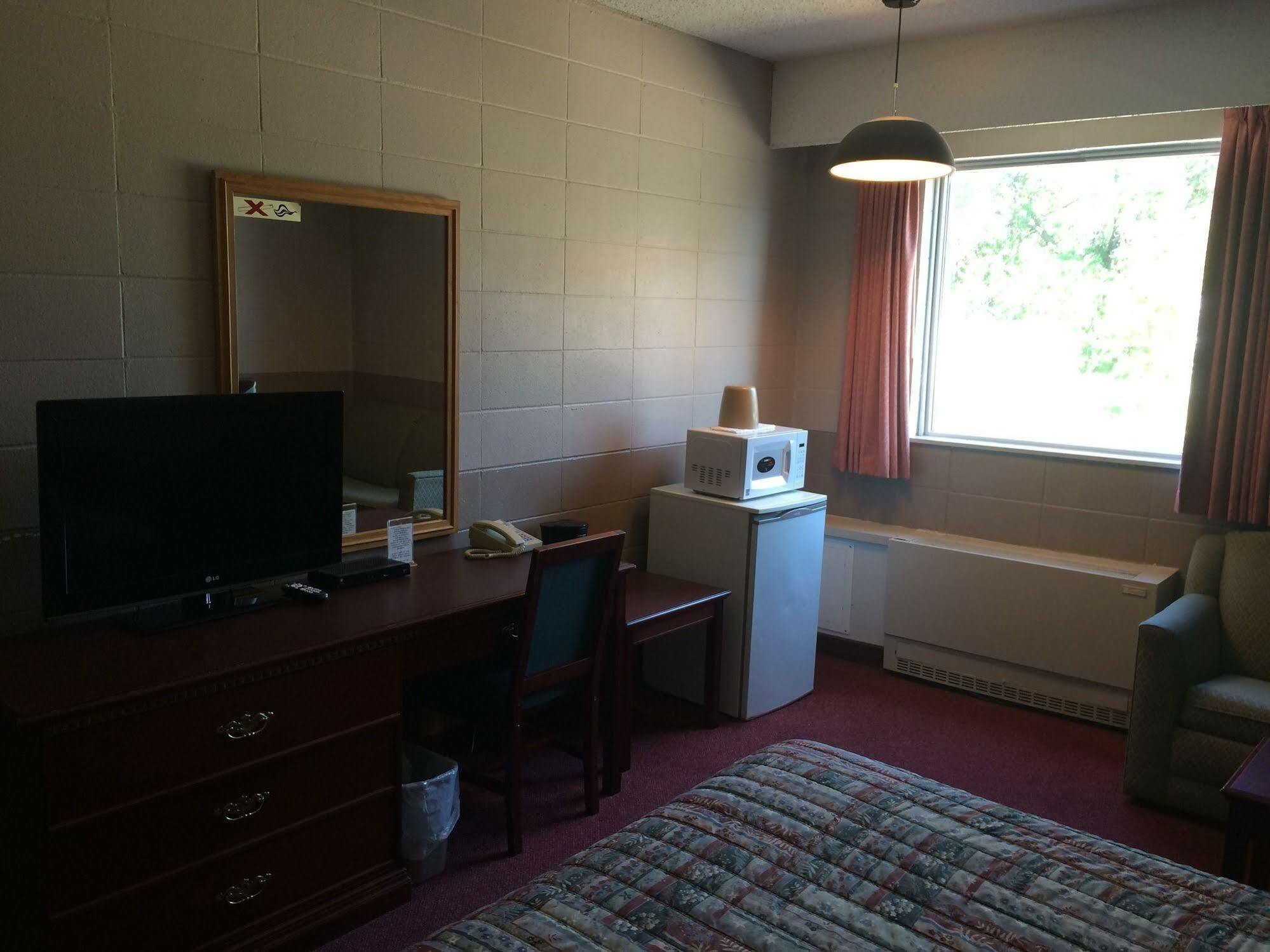 Midtown Motor Inn Bonnyville Kültér fotó
